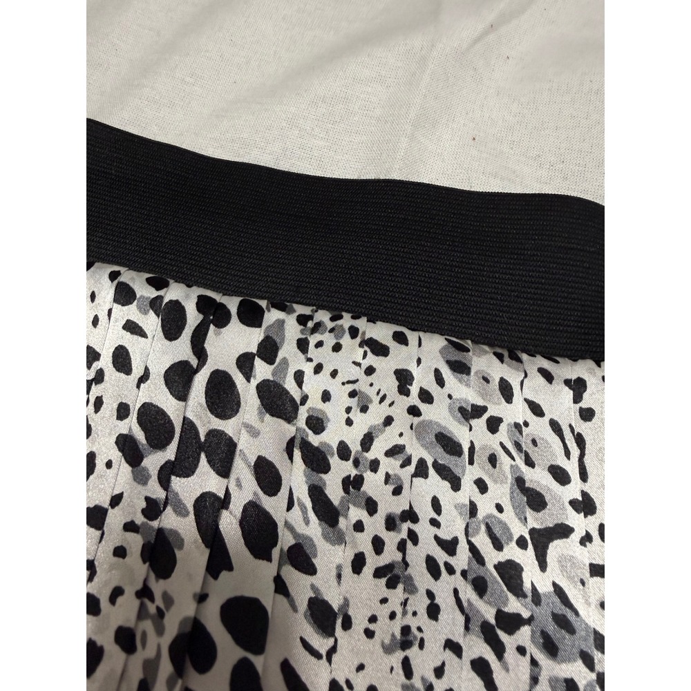 White House Black Market Animal Print Pleated Skirt Black White Size 14 Midi - Picture 3 of 7